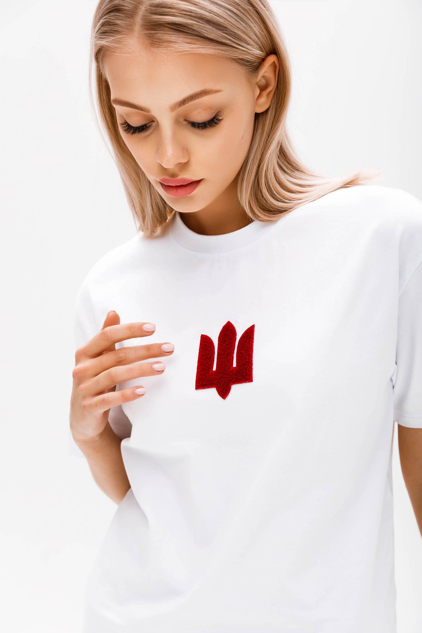 Weißes rotes Tryzub-T-Shirt